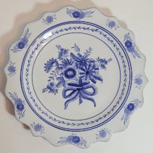 BLUE AND WHITE DECORATIVE PLATE FLORAL WITH BOW SCALLOPED EDGE 12"